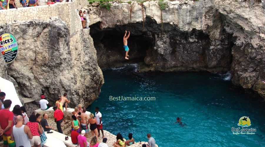 Rick’s Cafe Cliff Jumping In Negril